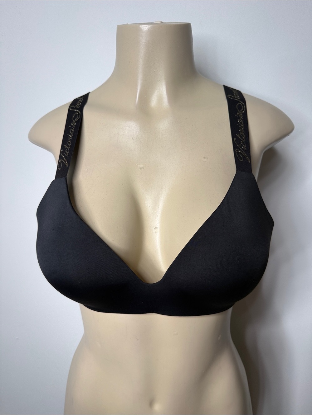 Victoria's Secret Black Seamless Wireless V-Plunge Bra